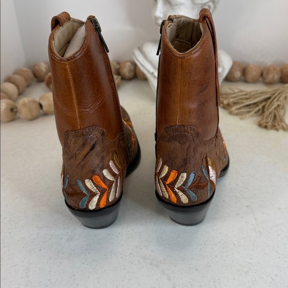 DIBA TRUE Cains Ville Embroidered Western Boot (Women) Size 6:5 - Picture 6 of 11
